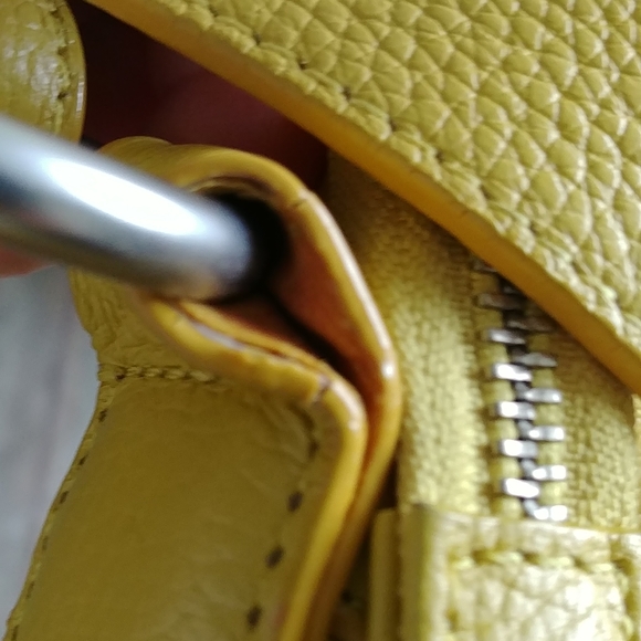 ⭐️Host Pick⭐️DANIER, Vintage Leather yellow bag - Picture 9 of 16